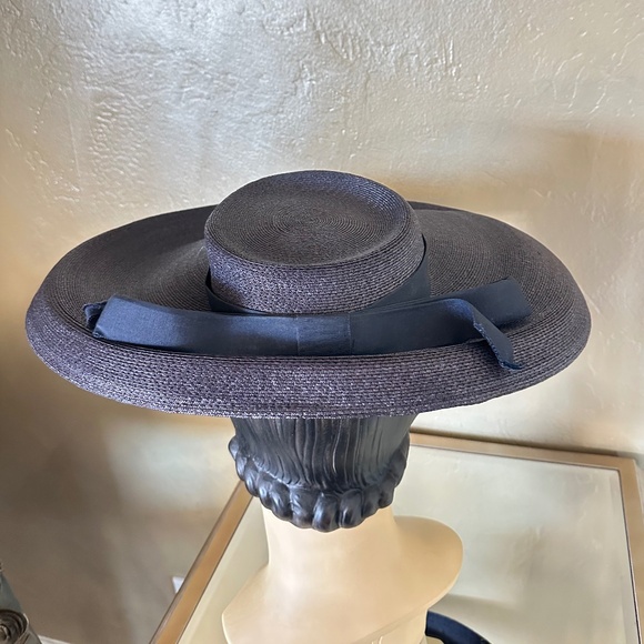 SPLENDID 1950s\' NAVY STRAW CART WEHEEL HAT WITH GROSGRAIN BAND main image 11